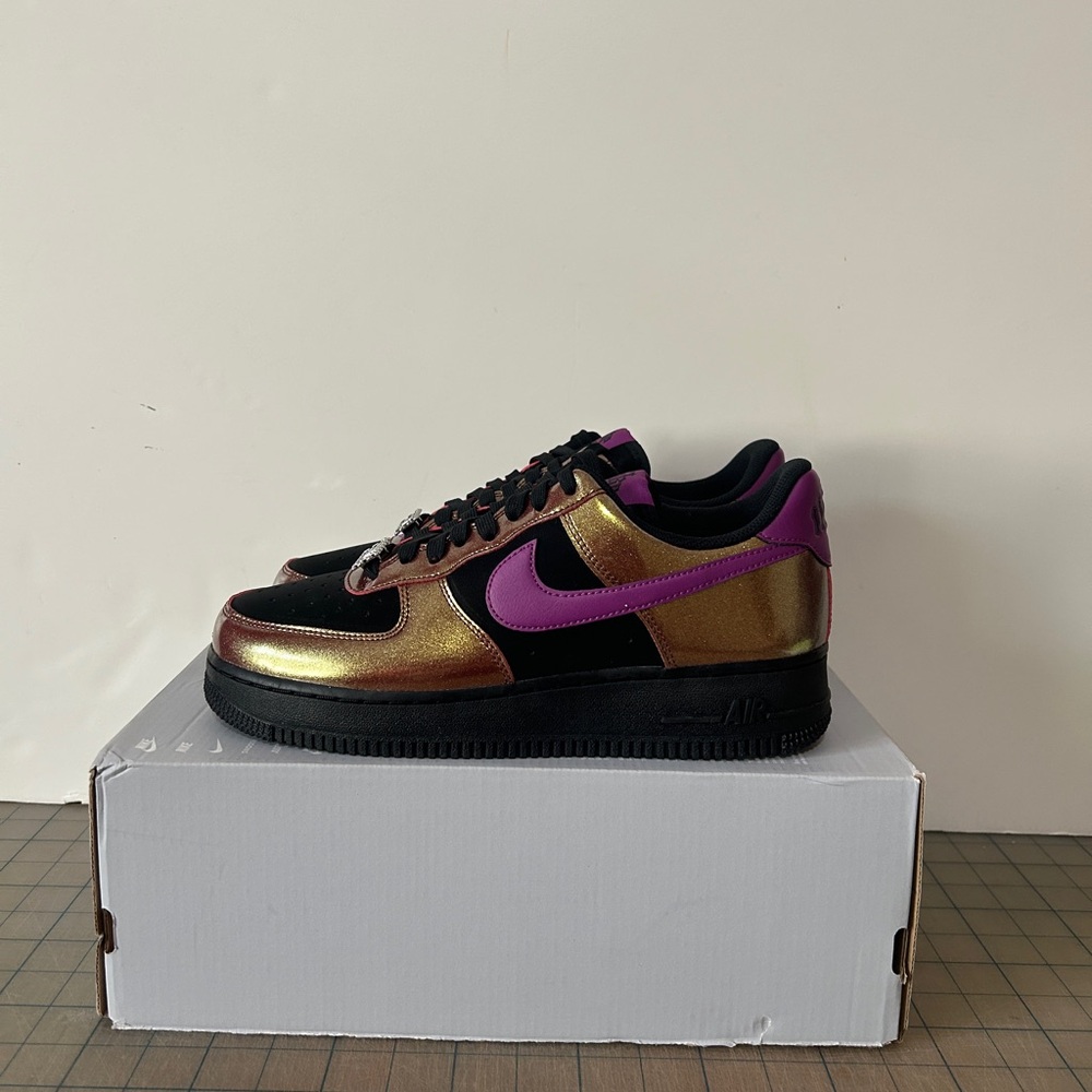 Nike Air Force 1 ‘07 LV8 ‘Gold Black Bold Berry’